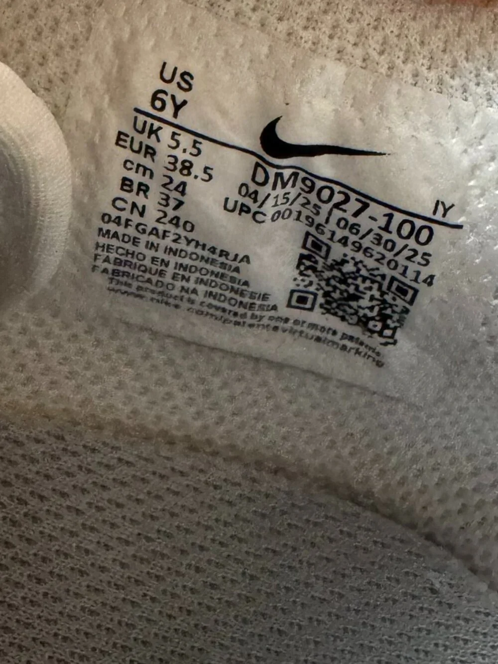 Nike Omni Multi-Court Volleyball Shoes White Size 6Y (Model DM9027-100)